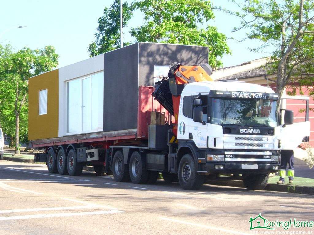 Módulo terminado transportado en camión grúa