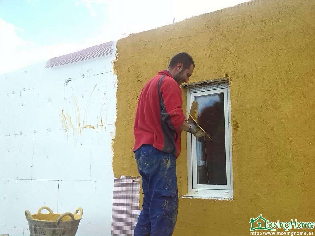 Montaje de carpintería en la fachada