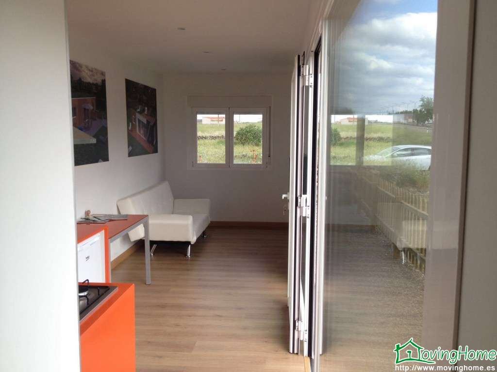Salón con puerta corredera de cristal
